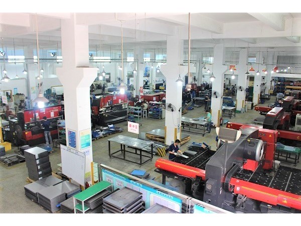 深圳鈑金沖壓加工現(xiàn)場是怎樣的？